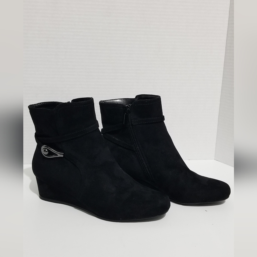 Impo Black Ankle Boots with Sleek Design and Side Zipper